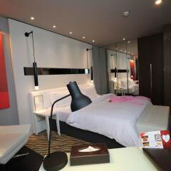 Metropolo Classiq Shanghai Jing'an Temple Hotel сейф в номере