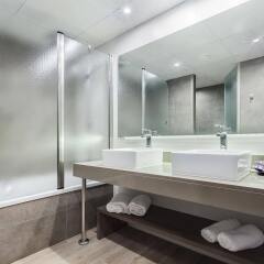 Отель Beverly Park & Spa Испания, Бланес - 10 отзывов об отеле, цены и фото номеров - забронировать отель Beverly Park & Spa онлайн ванная фото 2