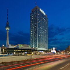 Отель Park Inn by Radisson Berlin Alexanderplatz вид на фасад