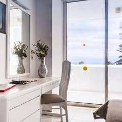 Апартаменты Ammades Epsilon Apartments комната для гостей фото 4