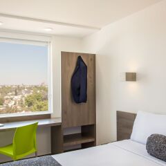 Отель One Guadalajara Expo комната для гостей
