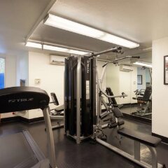 Ramada Plaza Hotel & Suites - West Hollywood фитнесс-зал