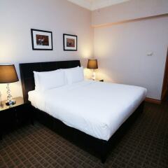 Отель Grand Copthorne Waterfront сейф в номере