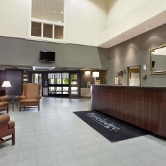 Отель Travelodge by Wyndham Ottawa East Канада, Оттава - отзывы, цены и фото номеров - забронировать отель Travelodge by Wyndham Ottawa East онлайн интерьер отеля