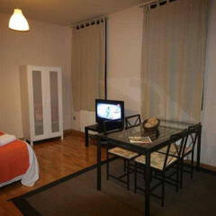 Отель Apartamentos KM1 Lavapies Мадрид комната для гостей фото 3