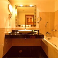 Отель LTI - Pestana Grand Ocean Resort Hotel Португалия, Фуншал - 1 отзыв об отеле, цены и фото номеров - забронировать отель LTI - Pestana Grand Ocean Resort Hotel онлайн ванная фото 2