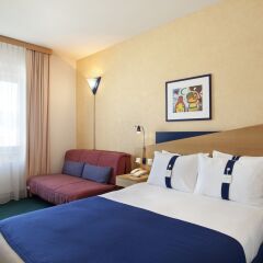 Отель Holiday Inn Express Geneva Airport комната для гостей