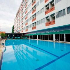 Отель Jolly Suites & Spa Thaphra бассейн
