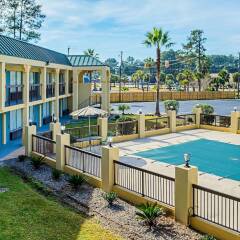 Отель Econo Lodge Inn & Suites Hardeeville I-95 Хардивилль бассейн