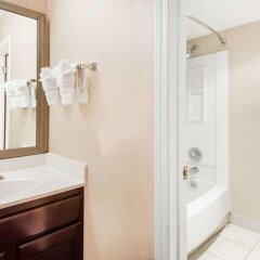 Отель Hawthorn Suites by Wyndham Columbus North США, Колумбус - отзывы, цены и фото номеров - забронировать отель Hawthorn Suites by Wyndham Columbus North онлайн ванная фото 2