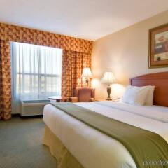 Отель Holiday Inn Express Vancouver-Metrotown (Burnaby) Канада, Бурнаби - отзывы, цены и фото номеров - забронировать отель Holiday Inn Express Vancouver-Metrotown (Burnaby) онлайн комната для гостей фото 2