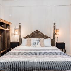 Lion's Den Hotel Бангкок комната для гостей фото 3