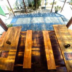 Отель Surfing Beach Guest House Хиккадува бассейн
