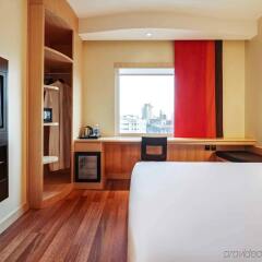 Отель Ibis Riyadh Olaya Street сейф в номере