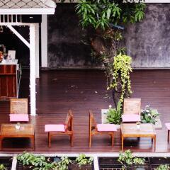 Отель Feung Nakorn Balcony Rooms and Cafe фото 2