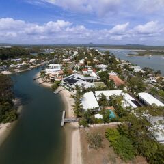 Отель Caribbean Noosa Австралия, Нуза-Хедc - отзывы, цены и фото номеров - забронировать отель Caribbean Noosa онлайн пляж