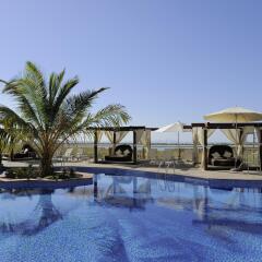 Radisson Blu Hotel, Abu Dhabi Yas Island бассейн