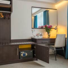 Pelican London Hotel and Residence сейф в номере