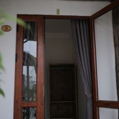 Отель Hue Riverside Villa Вьетнам, Хюэ - отзывы, цены и фото номеров - забронировать отель Hue Riverside Villa онлайн балкон