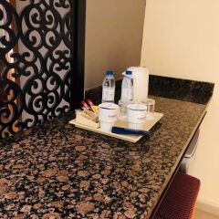 Отель Golden Tulip Sharjah ОАЭ, Шарджа - 1 отзыв об отеле, цены и фото номеров - забронировать отель Golden Tulip Sharjah онлайн удобства в номере фото 2