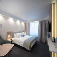 Гостиница Holiday Inn Express Moscow - Baumanskaya в Москве 1 отзыв об отеле, цены и фото номеров - забронировать гостиницу Holiday Inn Express Moscow - Baumanskaya онлайн Москва комната для гостей фото 4