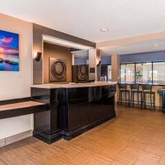 Отель Best Western Dunkirk & Fredonia Inn США, Дюнкерк - отзывы, цены и фото номеров - забронировать отель Best Western Dunkirk & Fredonia Inn онлайн гостиничный бар