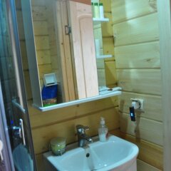 Гостиница Lesnoy Guest House в Сочи отзывы, цены и фото номеров - забронировать гостиницу Lesnoy Guest House онлайн ванная