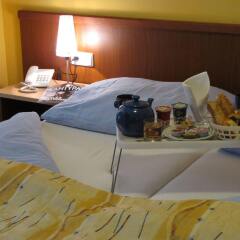 Отель Aparthotel Austria Suites в номере