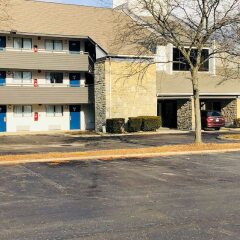 Отель Studio 6 Columbus, OH - Quarter Horse США, Колумбус - отзывы, цены и фото номеров - забронировать отель Studio 6 Columbus, OH - Quarter Horse онлайн парковка фото 3