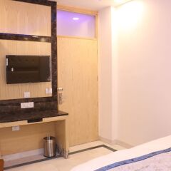 Hotel Karlo Kastle сейф в номере