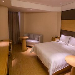 Отель JI Hotel Shanghai Hongqiao Transport Hub Linkong Zone Китай, Шанхай - отзывы, цены и фото номеров - забронировать отель JI Hotel Shanghai Hongqiao Transport Hub Linkong Zone онлайн комната для гостей фото 2