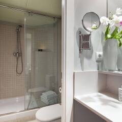 Отель Inside Barcelona Apartments Esparteria Испания, Барселона - отзывы, цены и фото номеров - забронировать отель Inside Barcelona Apartments Esparteria онлайн ванная фото 2