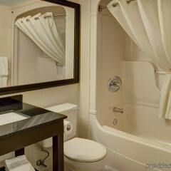 Отель Comfort Inn Brossard ванная фото 2