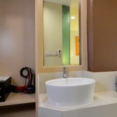 Отель Icheck Inn Silom Бангкок сейф в номере