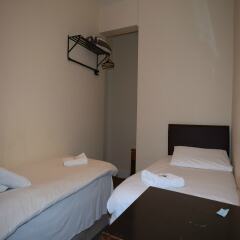 Charlies Hotel сейф в номере