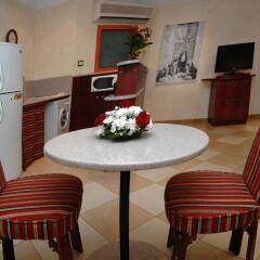 Отель Al Liwan Suites комната для гостей