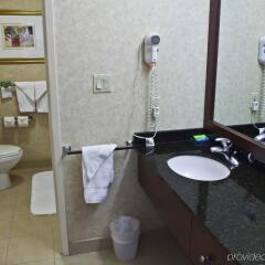 Отель Radisson Suites Hotel Toronto Airport Канада, Торонто - отзывы, цены и фото номеров - забронировать отель Radisson Suites Hotel Toronto Airport онлайн ванная фото 2