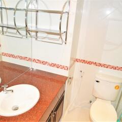 Апартаменты High Floor Apartment at Angket Паттайя ванная