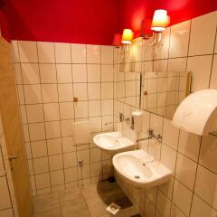 Отель Cinnamon Hostel Польша, Вроцлав - отзывы, цены и фото номеров - забронировать отель Cinnamon Hostel онлайн ванная фото 2