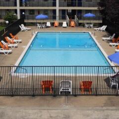 Отель Days Inn Towson бассейн