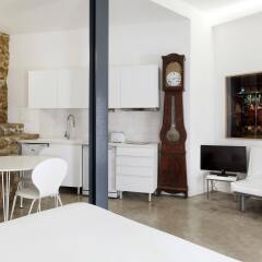 Апартаменты Hello Lisbon Castelo Apartments комната для гостей фото 2