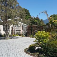Отель Cherry Berry Lodge парковка