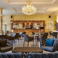 Отель Hôtel Vacances Bleues Le Royal Франция, Ницца - 4 отзыва об отеле, цены и фото номеров - забронировать отель Hôtel Vacances Bleues Le Royal онлайн гостиничный бар