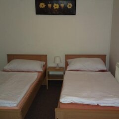Отель Hostel 4 U - Dolni Chabry Чехия, Прага - отзывы, цены и фото номеров - забронировать отель Hostel 4 U - Dolni Chabry онлайн комната для гостей фото 2