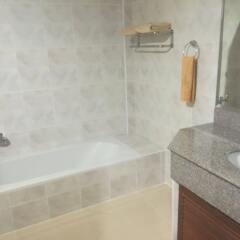Отель Marsi Pattaya Таиланд, Паттайя - отзывы, цены и фото номеров - забронировать отель Marsi Pattaya онлайн ванная