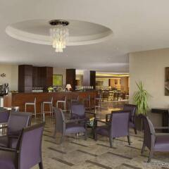 Отель DoubleTree by Hilton Hotel Aqaba Иордания, Акаба - 1 отзыв об отеле, цены и фото номеров - забронировать отель DoubleTree by Hilton Hotel Aqaba онлайн гостиничный бар