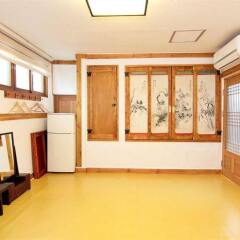 Отель Bukchon Sarangchae Hanok Guesthouse Южная Корея, Сеул - отзывы, цены и фото номеров - забронировать отель Bukchon Sarangchae Hanok Guesthouse онлайн комната для гостей фото 4
