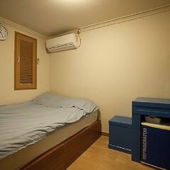 Отель OppaHostel сейф в номере