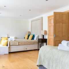 Отель Luxury 5-bedroom Villa With Parking and AC Великобритания, Лондон - отзывы, цены и фото номеров - забронировать отель Luxury 5-bedroom Villa With Parking and AC онлайн комната для гостей