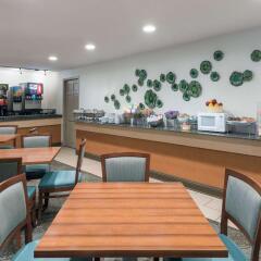Отель Wyndham Garden Baton Rouge гостиничный бар